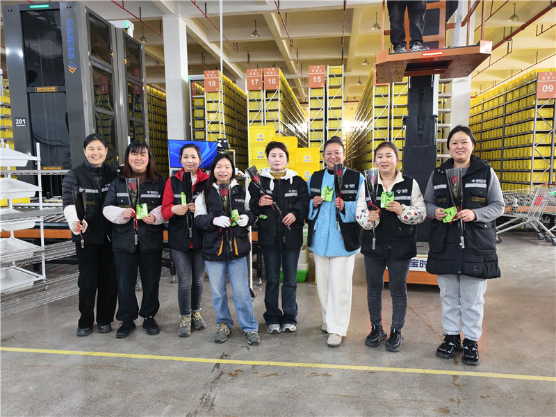 情暖三月天 | 宝时云仓“鲜花送女神”,致敬每一个发光的她